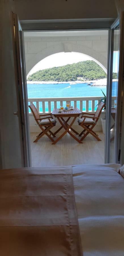 Stonehouse Milna (Hvar)